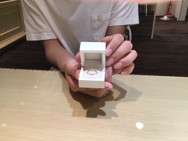 神戸市「YUKAHOJO」の婚約指輪をご成約頂きました。