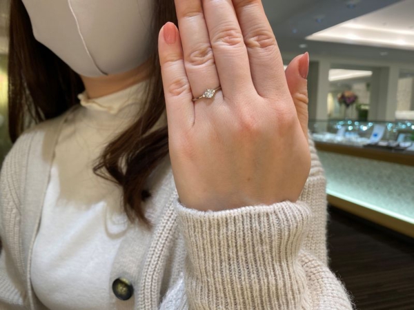 リトルガーデンの婚約指輪をご成約頂きました。