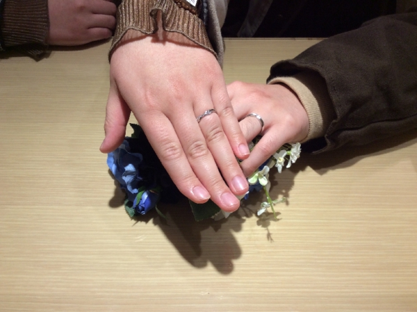 ラザールダイヤモンドの結婚指輪。