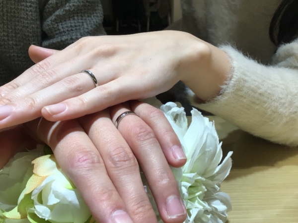 鍛造製法の結婚指輪。