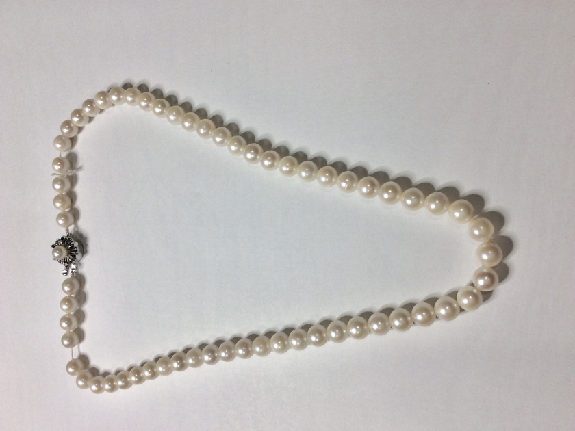 真珠ネックレスの糸替え修理