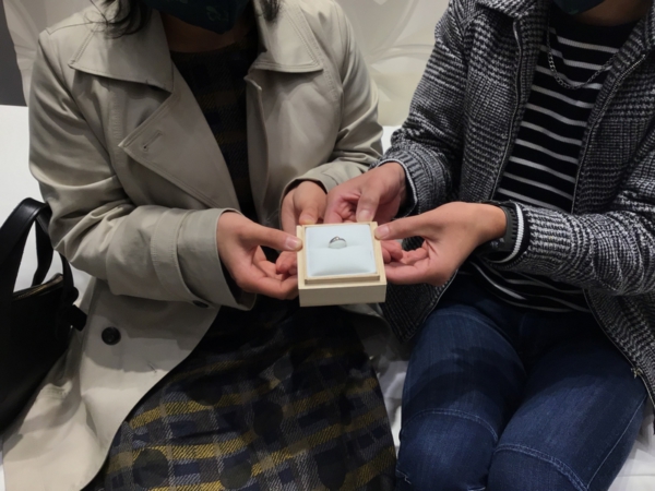岡山県勝田郡奈義町「Mariage ent」の婚約指輪をご成約頂きました。