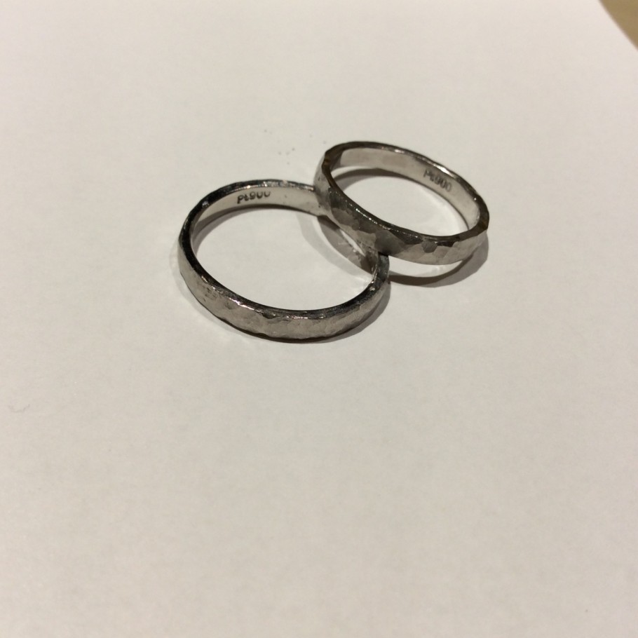 槌目デザインの手作り結婚指輪