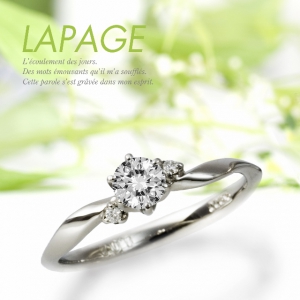 7月プロポーズで当日持ち帰れるLAPAGEの婚約指輪