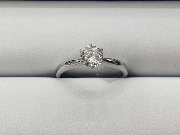 婚約指輪のダイヤの大きさ0.5ct