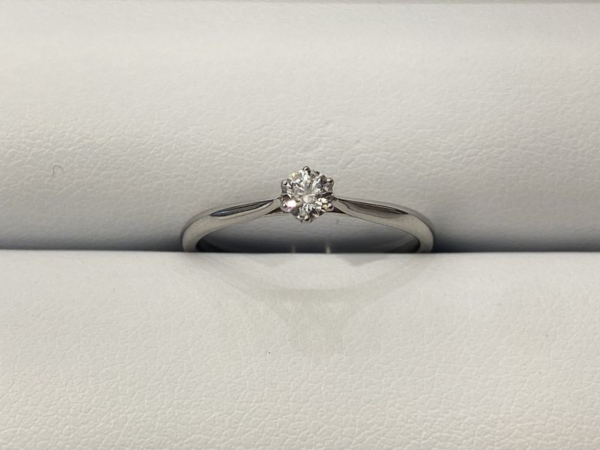 婚約指輪のダイヤの大きさ0.15ct