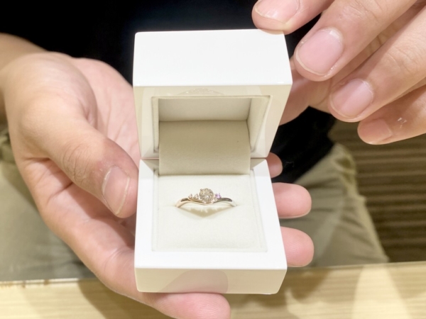 兵庫県姫路市「ひな」の婚約指輪をご成約頂きました