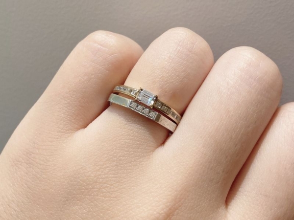 結婚指輪と婚約指輪重ね付けロゼットのセットリング２