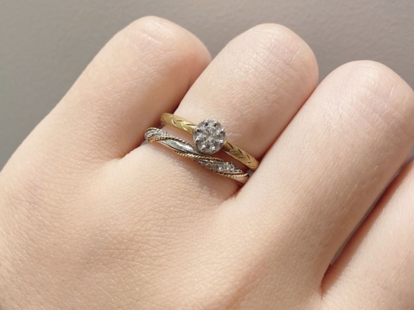 結婚指輪と婚約指輪重ね付けロゼットのセットリング１