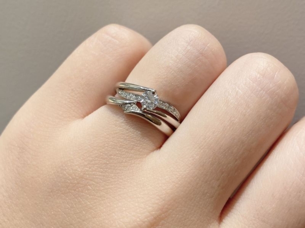 結婚指輪と婚約指輪重ね付けマリアージュエントのセットリング１