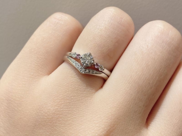 結婚指輪と婚約指輪重ね付けマリアージュエントのセットリング２