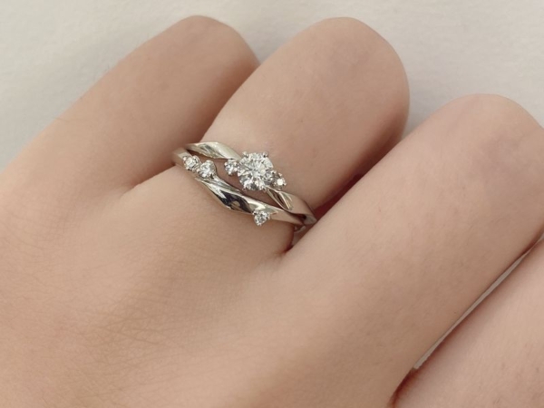 結婚指輪と婚約指輪重ね付けラパージュのセットリング１