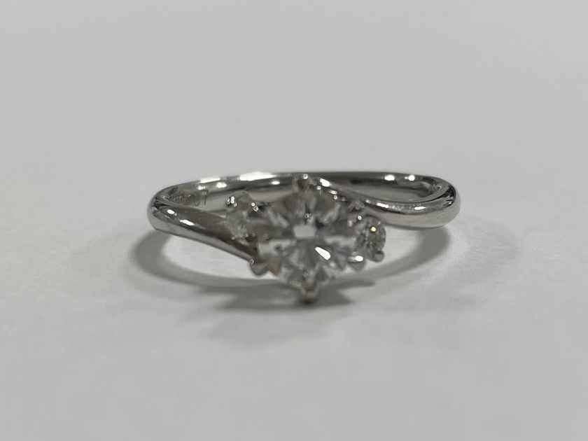 婚約指輪をネックレスにジュエリーリフォーム