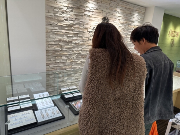 神崎郡福崎町からご来店「フィッシャー」のマリッジリングをご成約いただきました