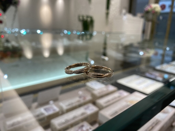 姫路市からご来店「カタム」の結婚指輪をご成約頂きました