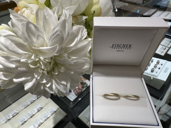 養父市からご来店「FISCHER」のマリッジリングをご成約頂きました