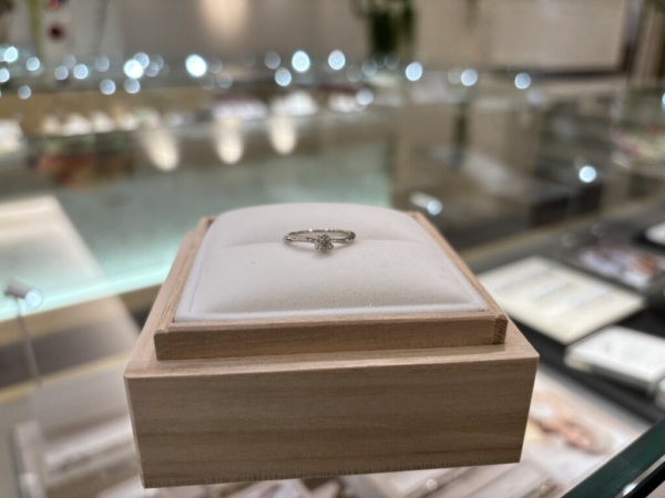 兵庫県姫路市よりご来店「ガーデンオリジナル」の婚約指輪をご成約頂きました