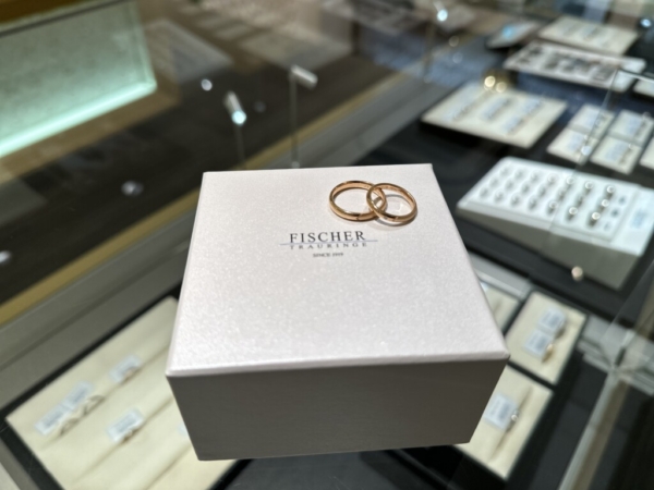 加西市からご来店「FISCHER」のマリッジリングをご成約頂きました
