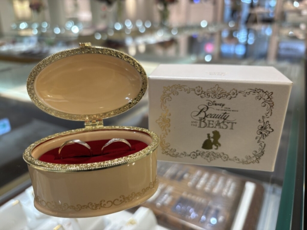 明石市からご来店「美女と野獣」のマリッジリングをご成約いただきました。