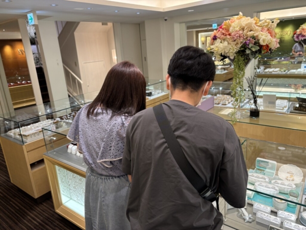 明石市からご来店「美女と野獣」のマリッジリングをご成約いただきました。