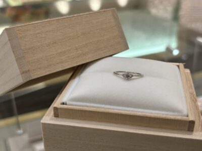高砂市からご来店「Little garden」の婚約指輪をご成約頂きました
