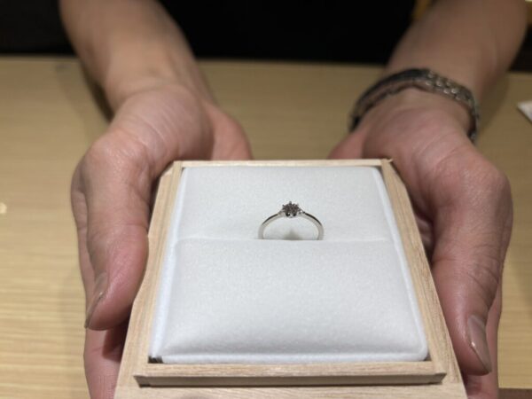 高砂市からご来店「Little garden」のエンゲージリングをご成約頂きました